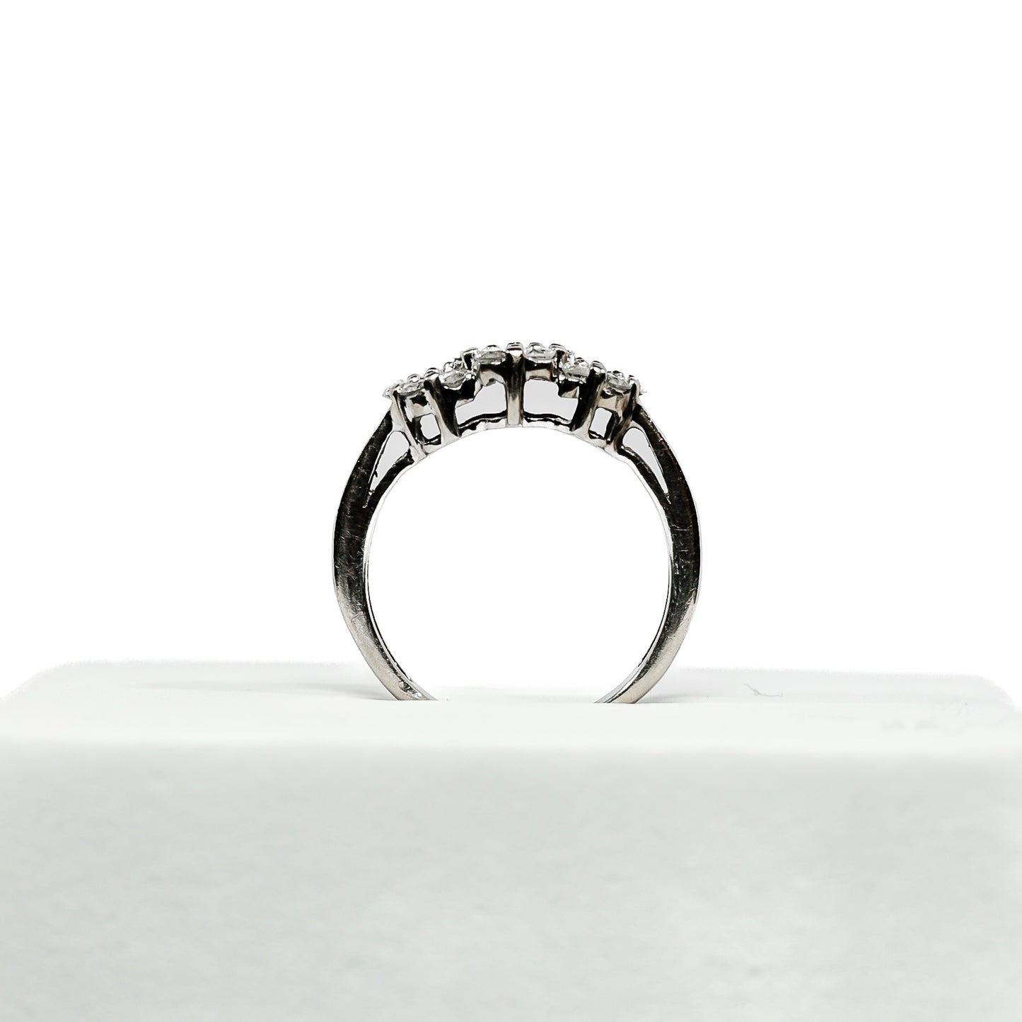 10K White Gold Flower Diamond Ring