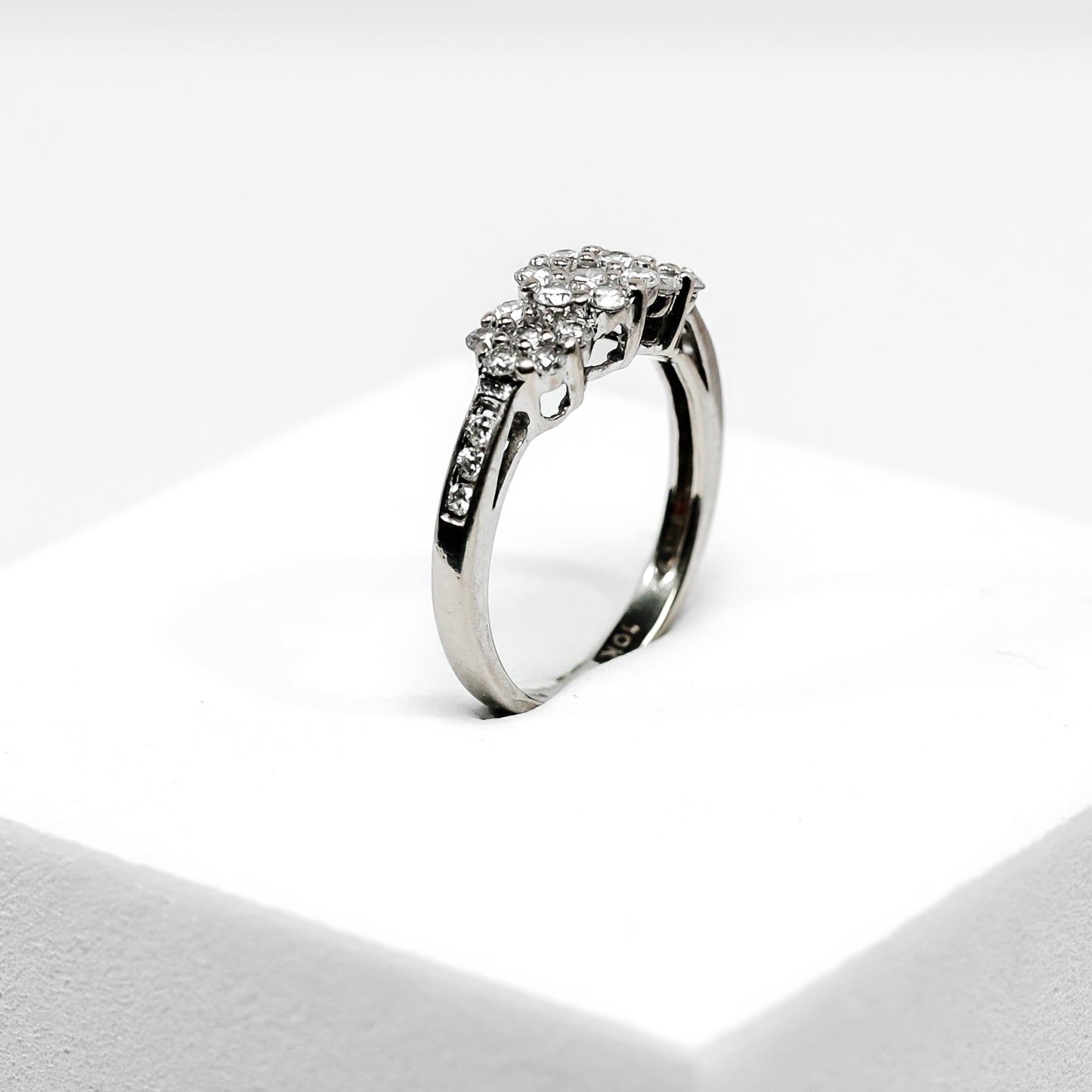 10K White Gold Flower Diamond Ring