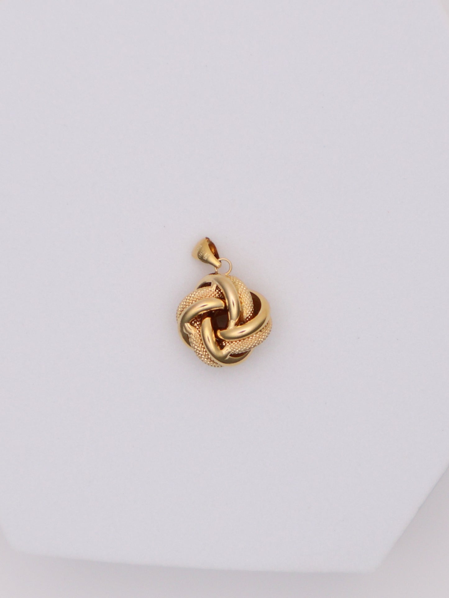 14k Yellow Gold Knot Pendant