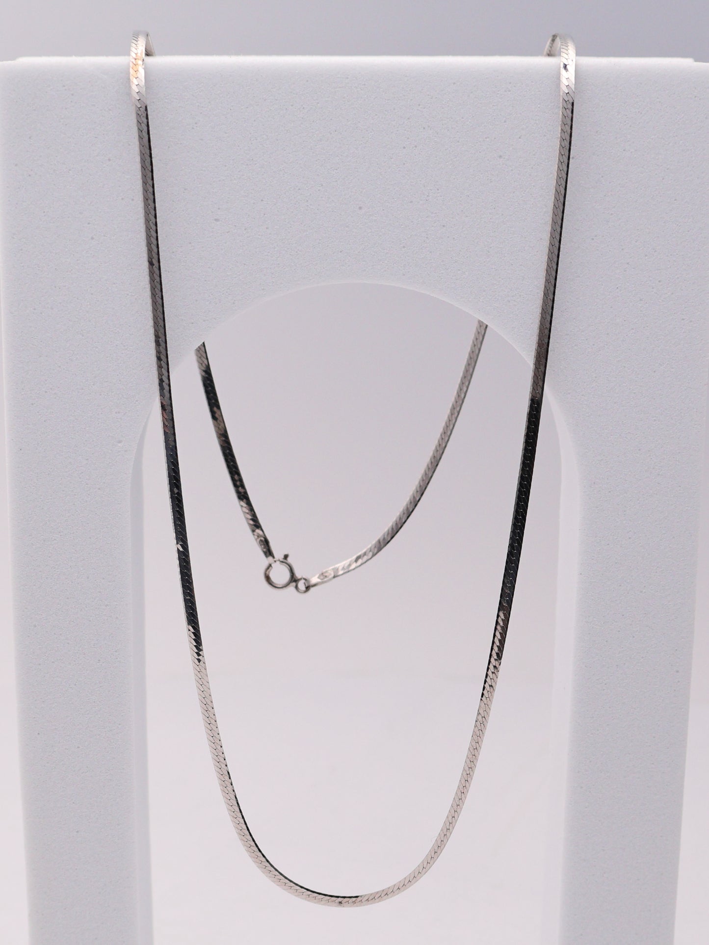 14k WG Herringbone