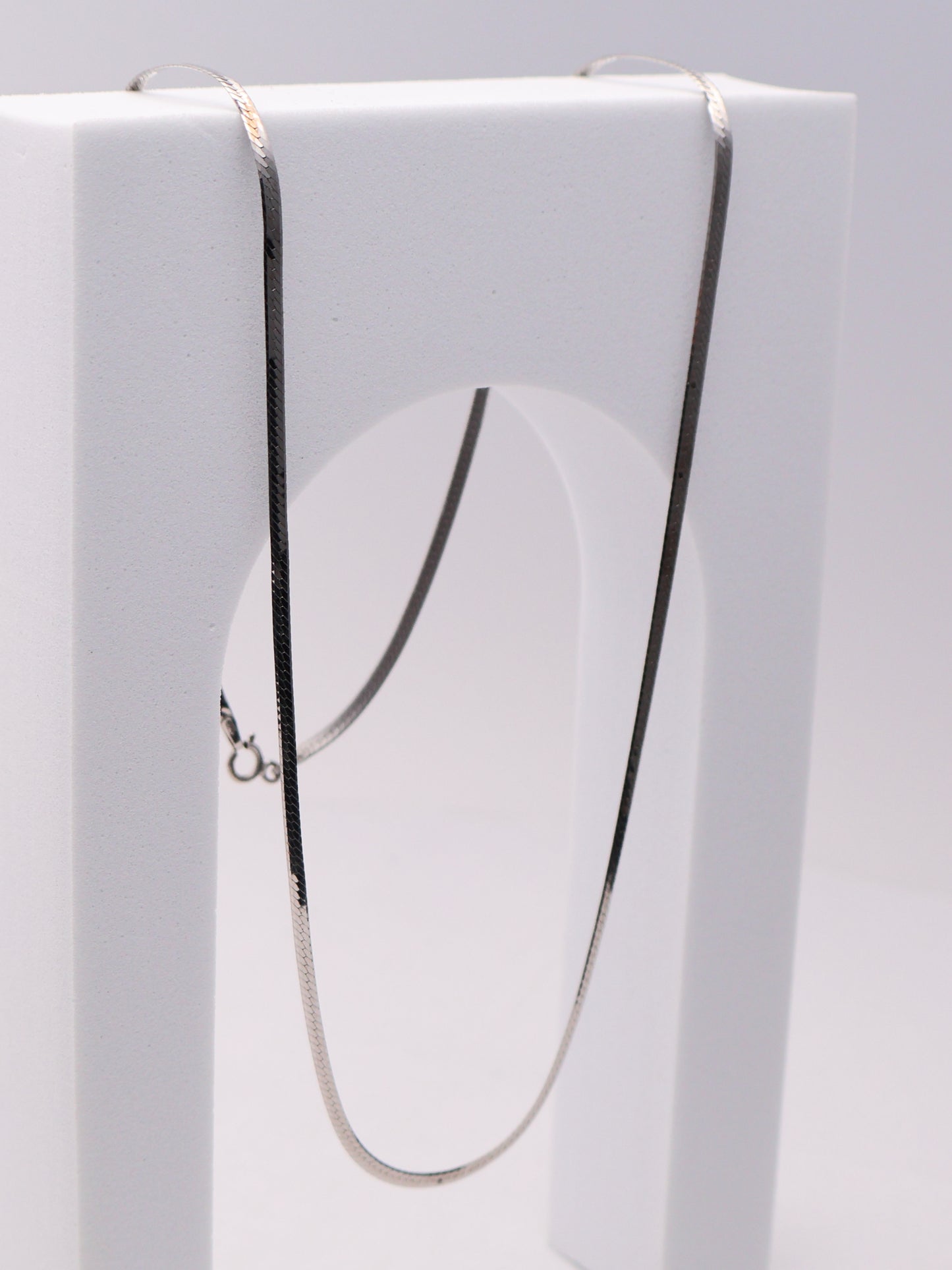14k WG Herringbone