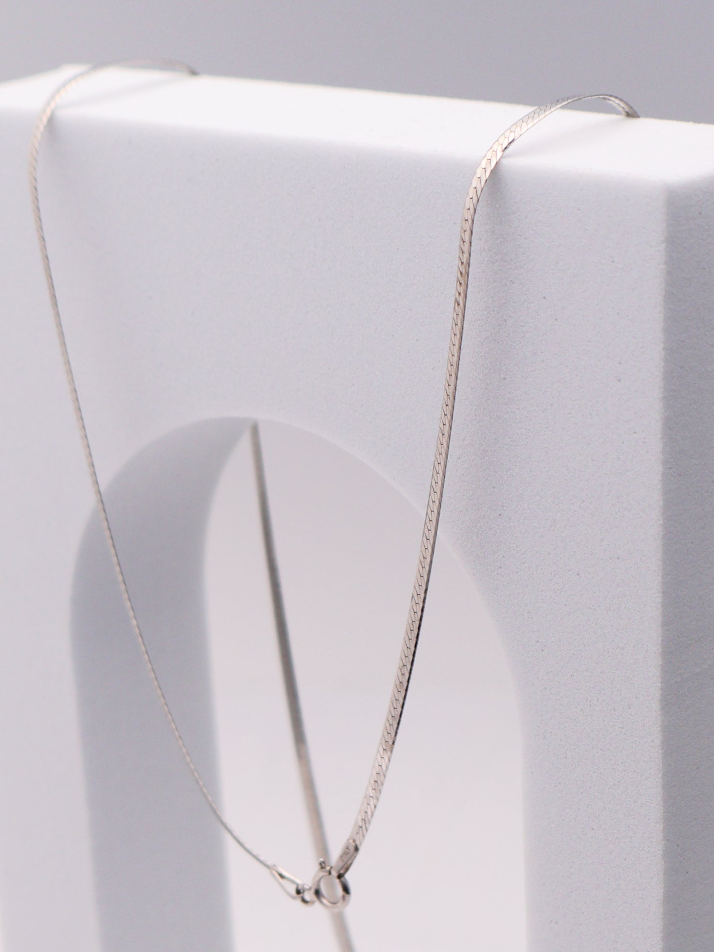 14k WG Herringbone
