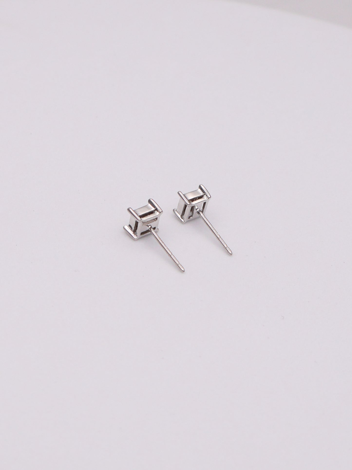 10k WG Diamond Earrings