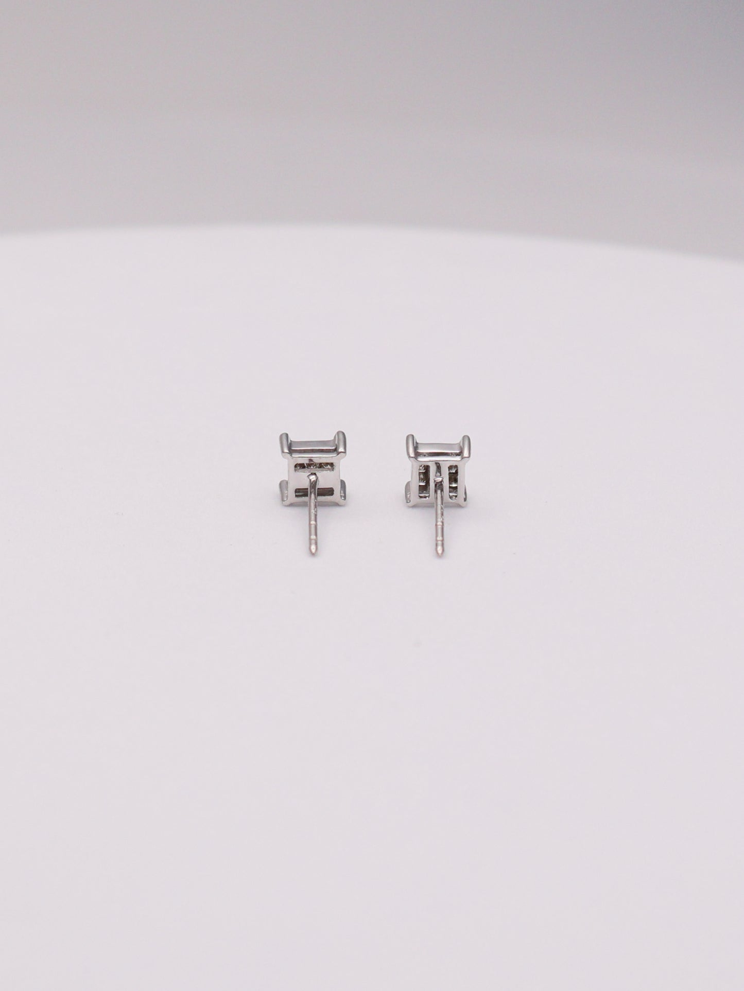 10k WG Diamond Earrings