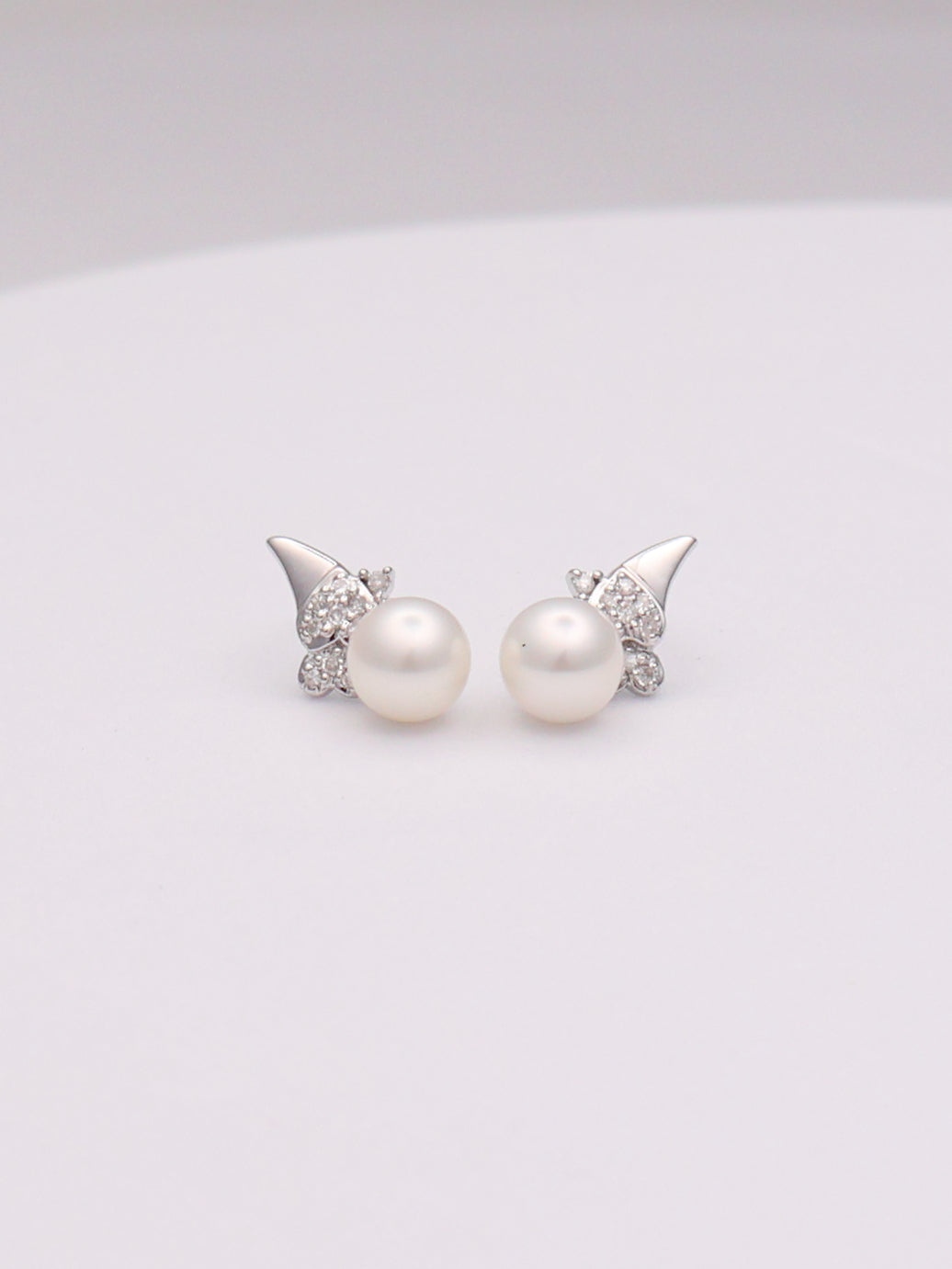 14k WG Pearl Earrings