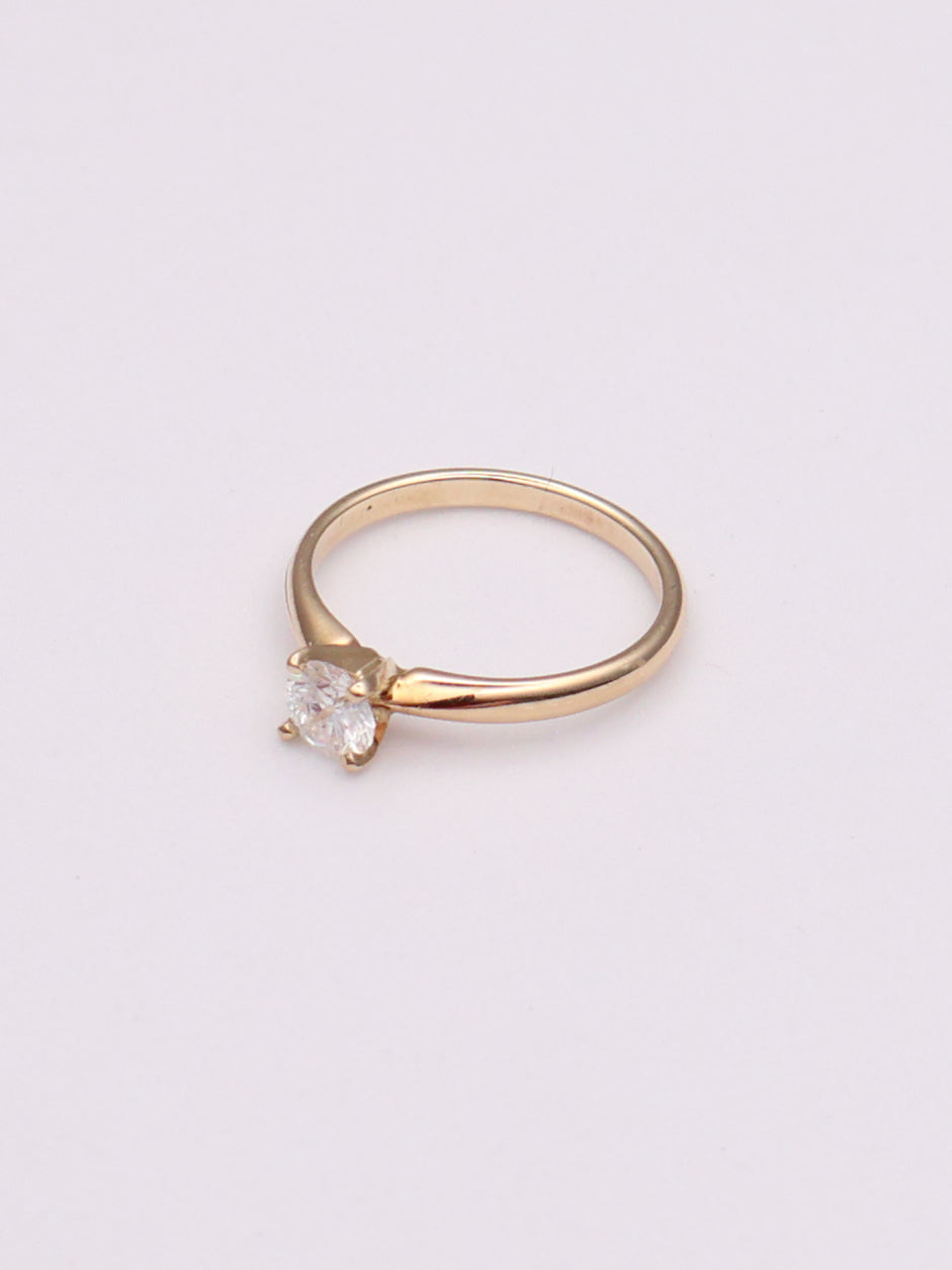 10k Round Diamond Solitaire Ring