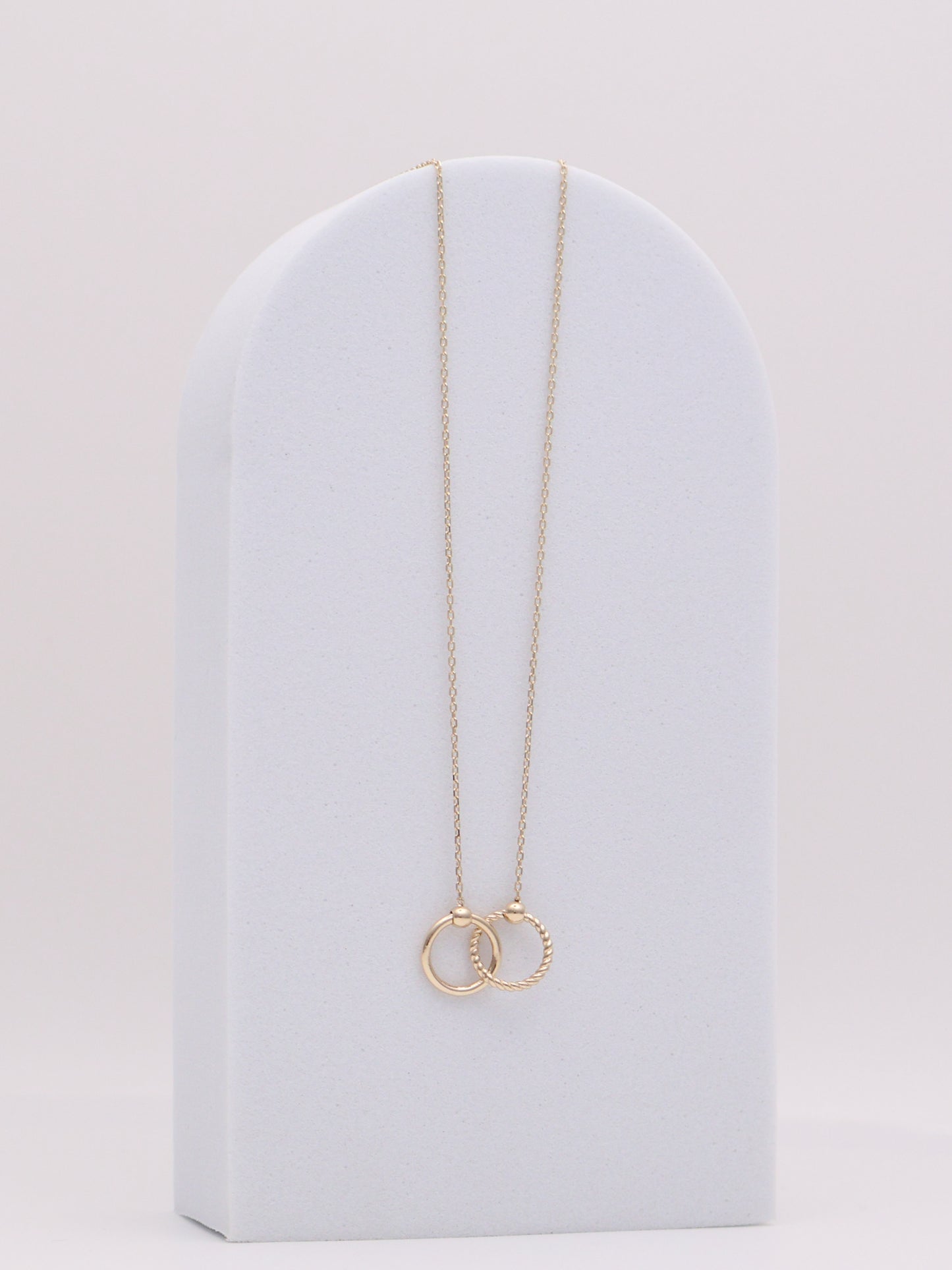 14k Interlocking Circles Necklace