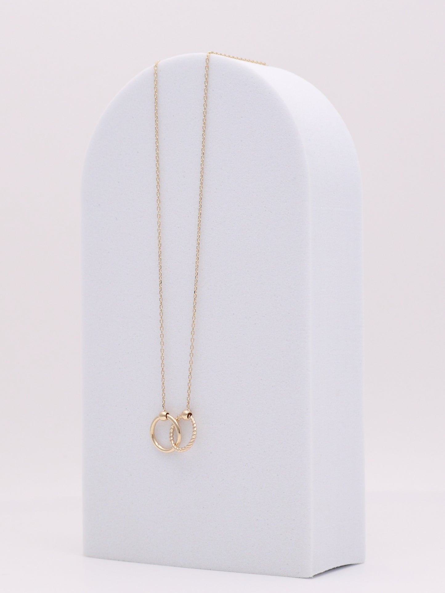 14k Interlocking Circles Necklace