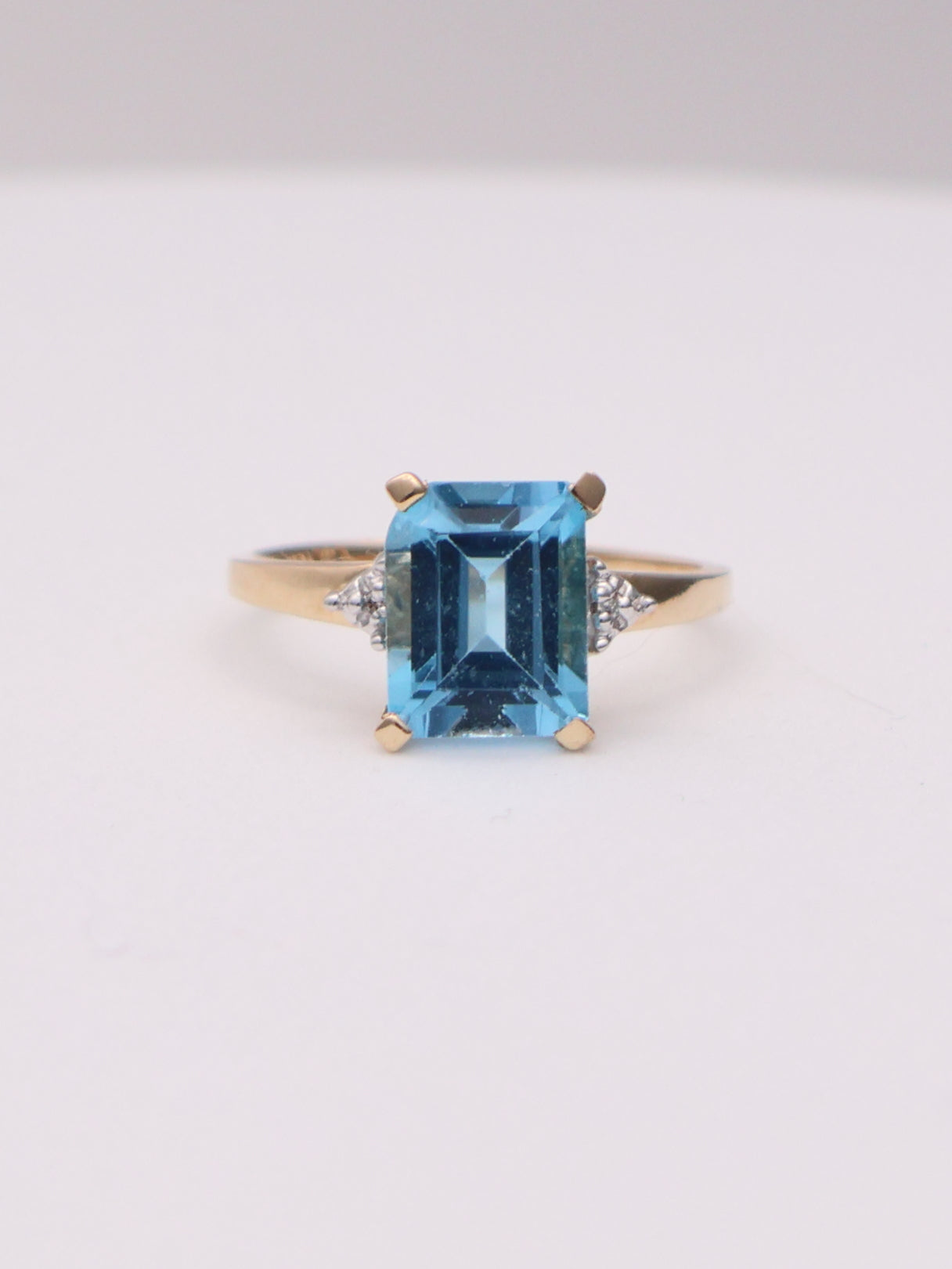 10k Aquamarine Ring