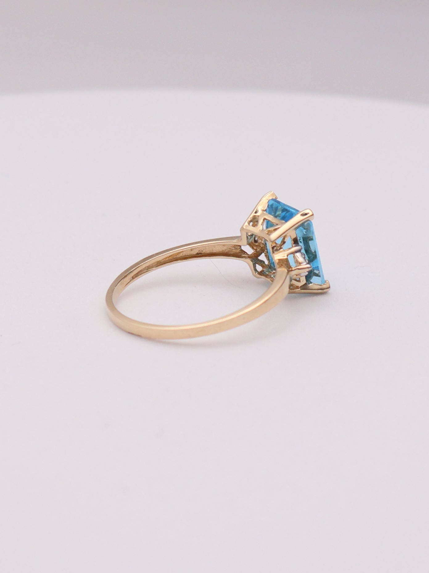 10k Aquamarine Ring