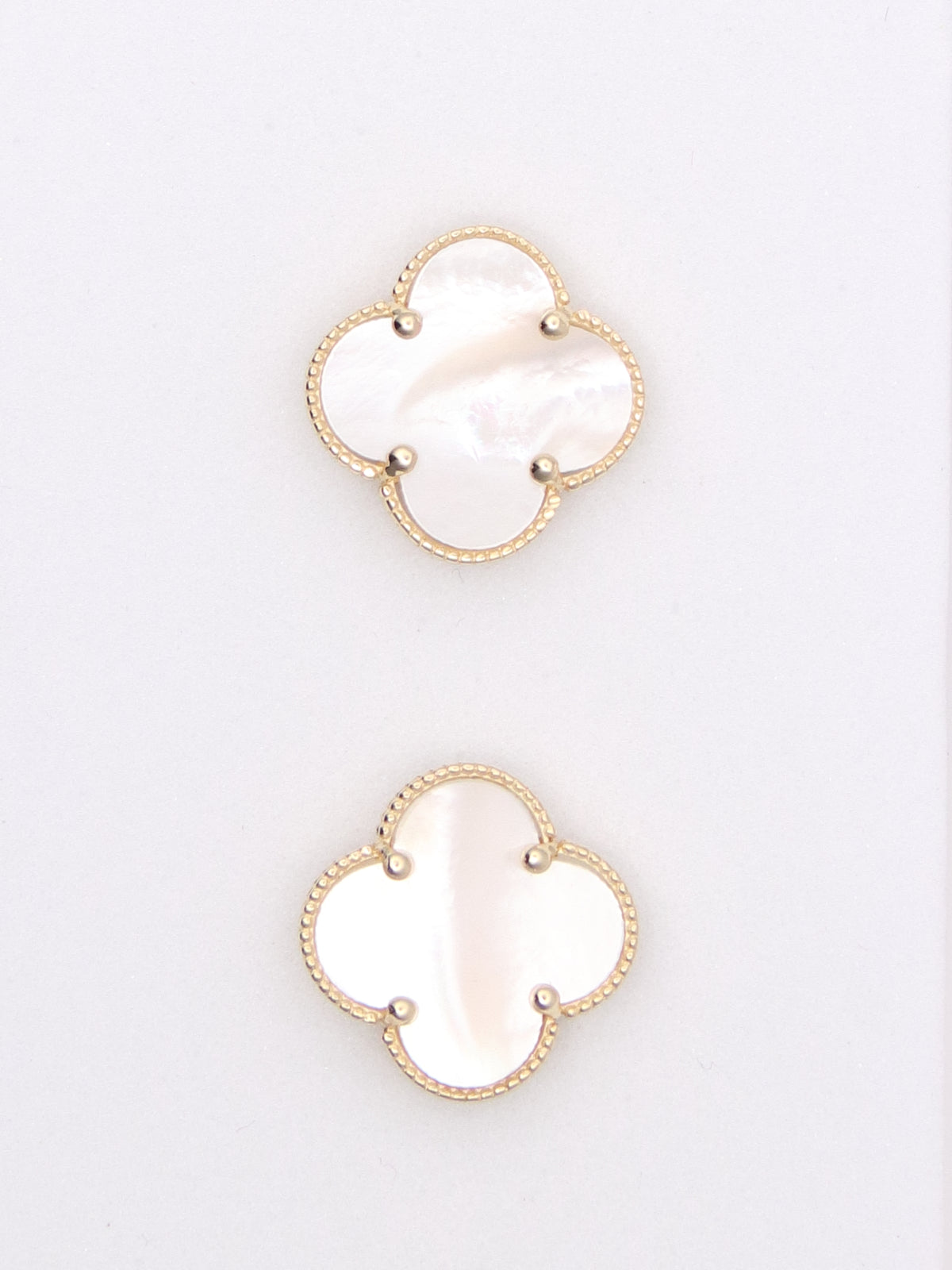 Mother of Pearl Clover Motif Earrings