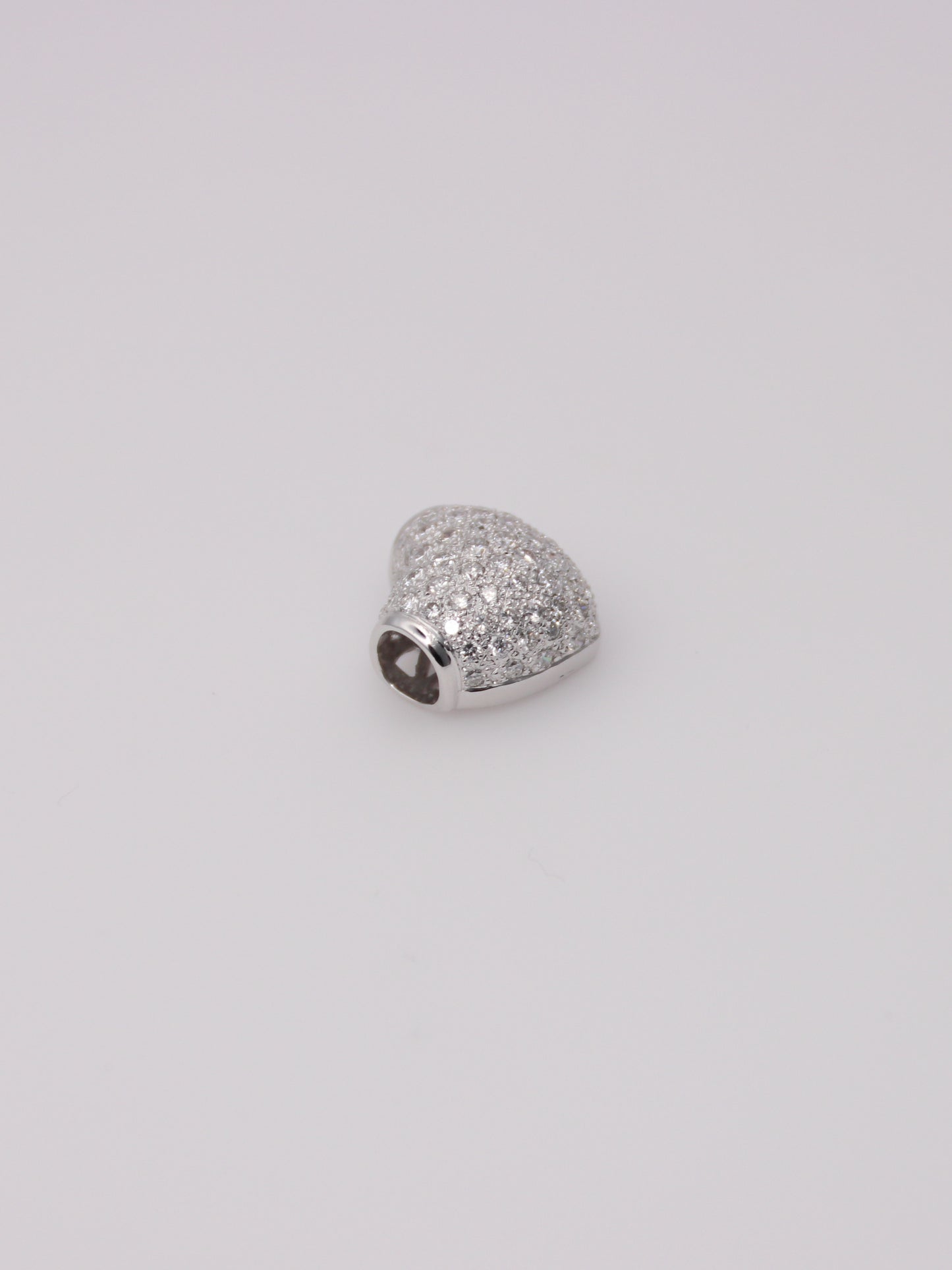 18K White Gold Pavé Diamond Heart Pendant