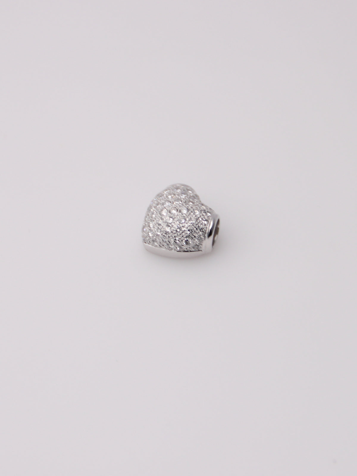 18K White Gold Pavé Diamond Heart Pendant
