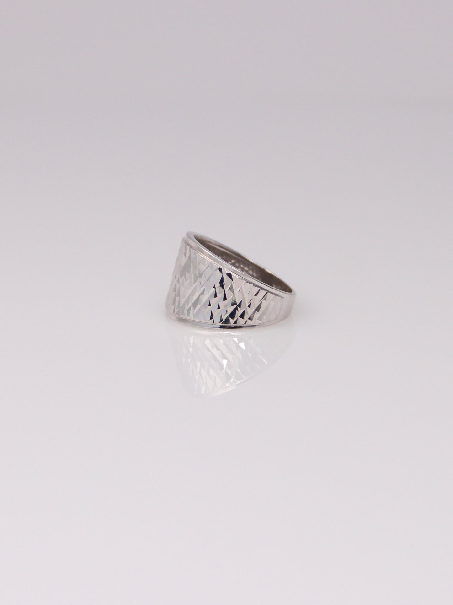 14K White Gold Graduated Chevron Ring