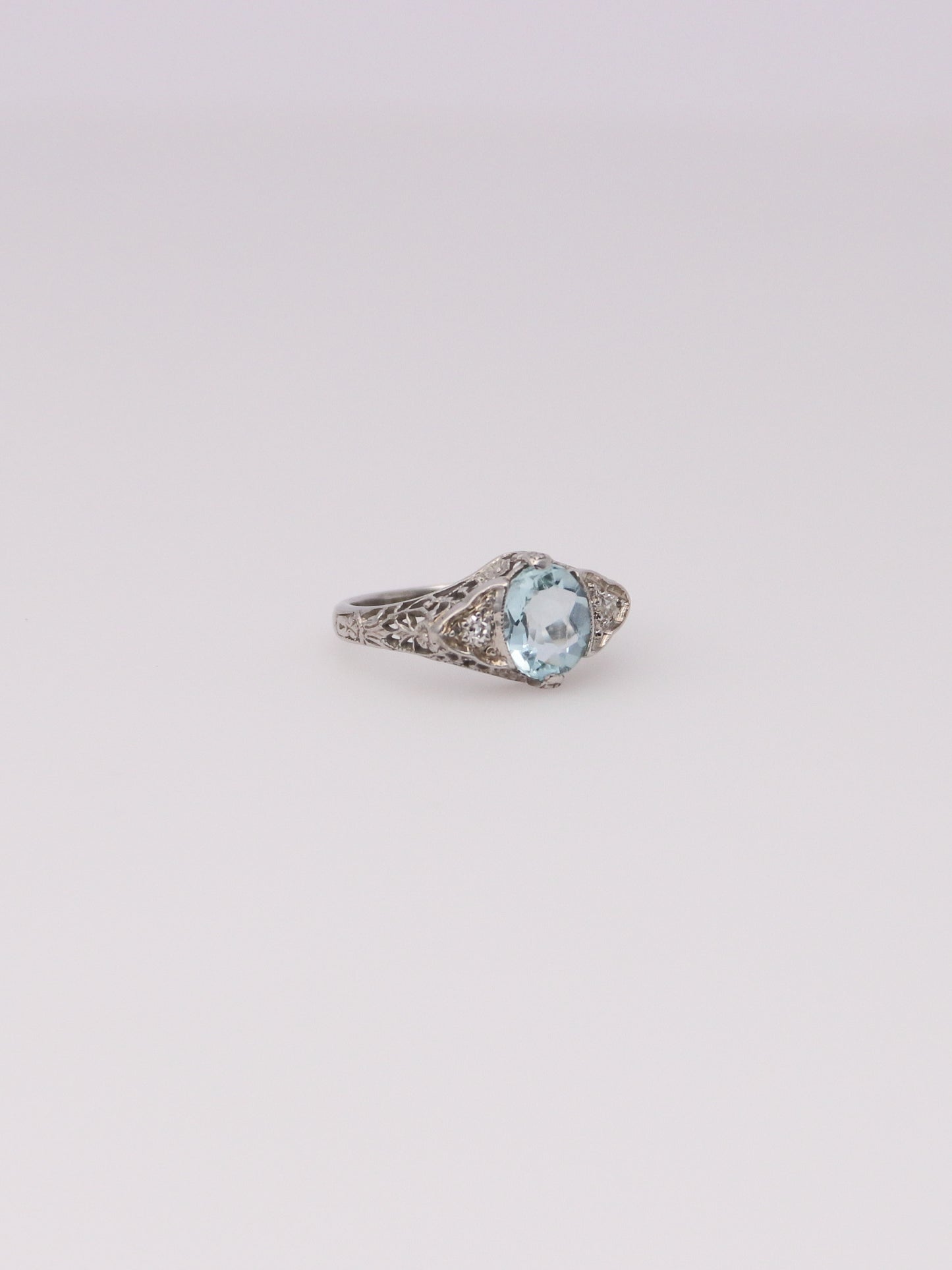 18K White Gold Vintage Aquamarine Diamond Ring