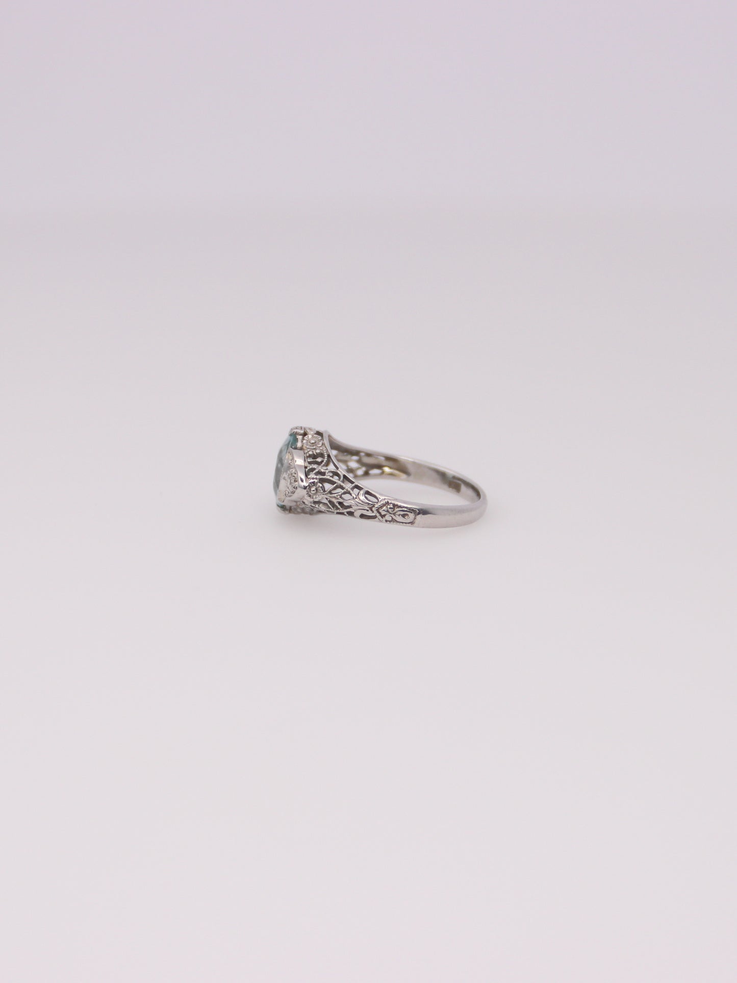 18K White Gold Vintage Aquamarine Diamond Ring