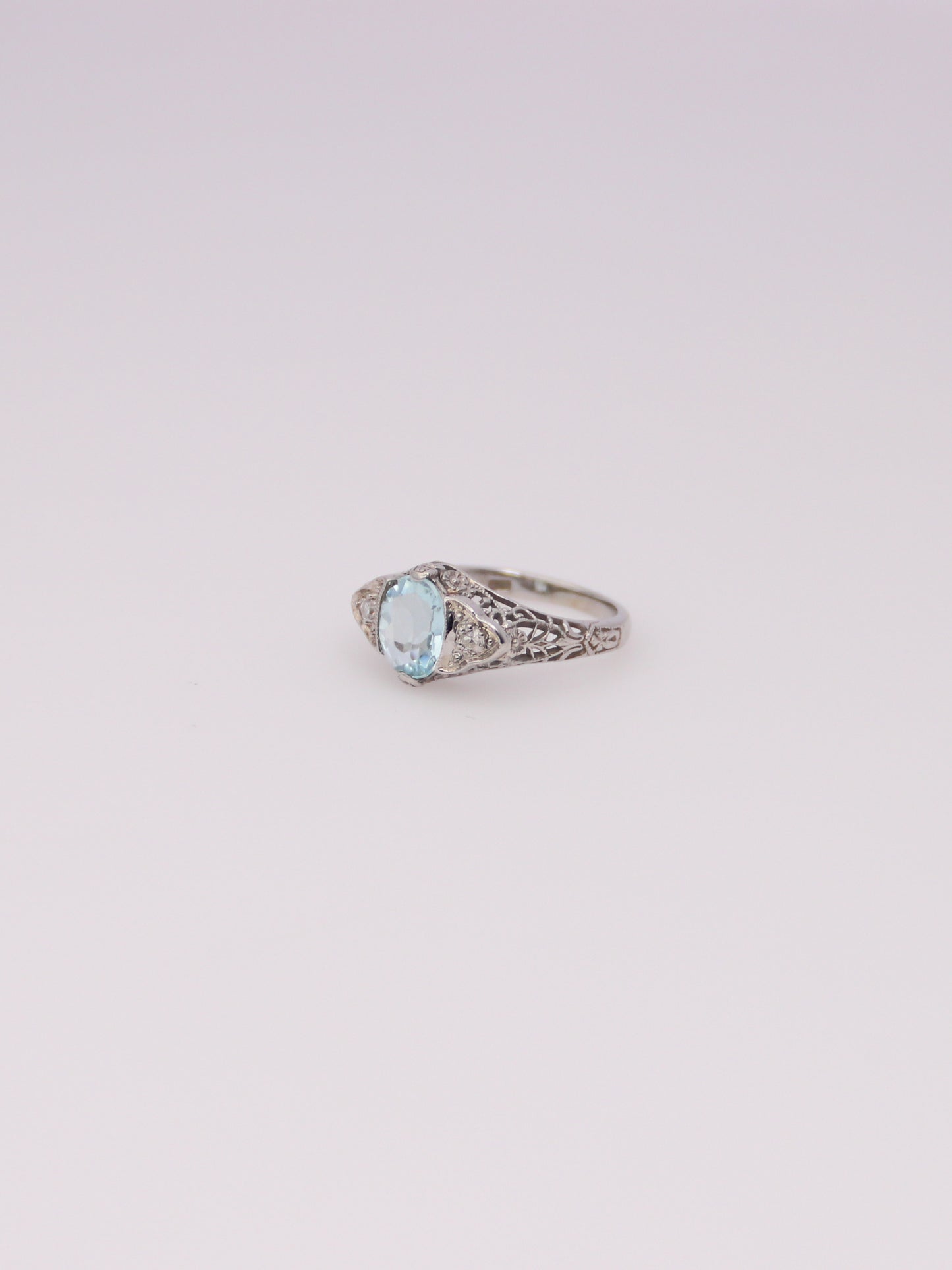 18K White Gold Vintage Aquamarine Diamond Ring