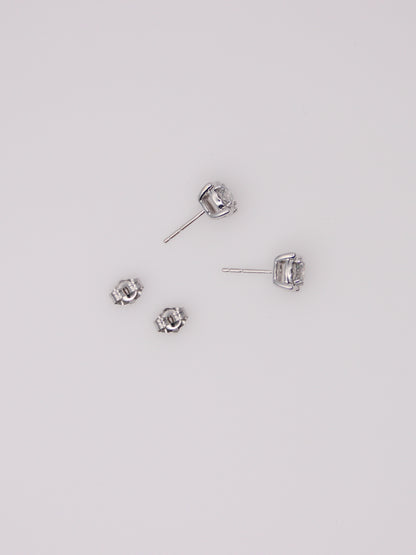 10K White Gold Round Diamond Studs