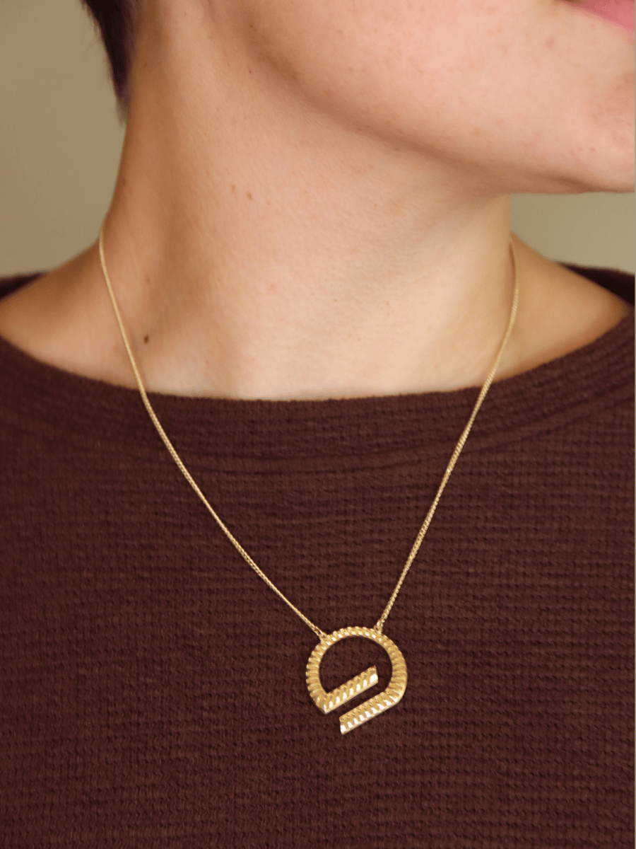 G Shaped Curb Pendant Necklace