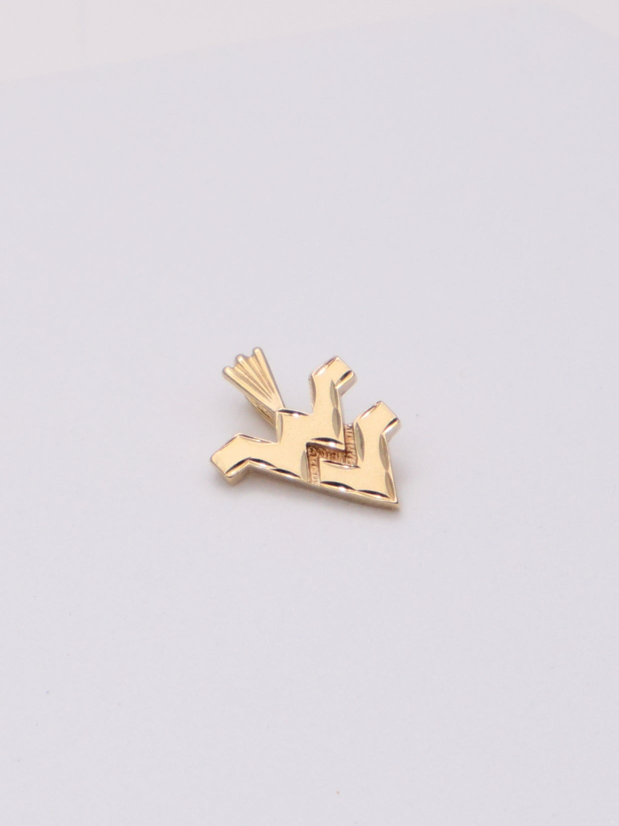 14k Gold WV Pendant