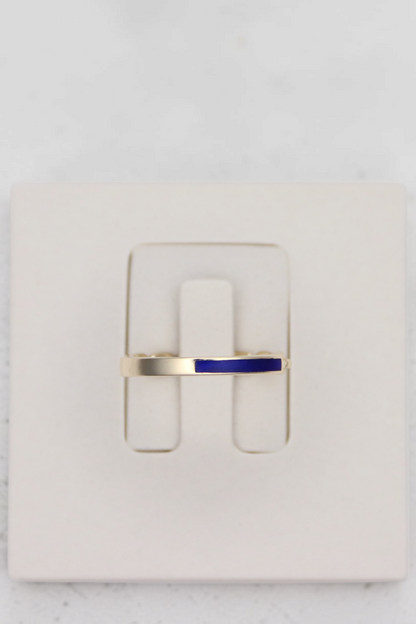 Zafrah 14k solid gold chain link ring featuring a sleek blue enamel inlay, size 7, elegant minimalist design.