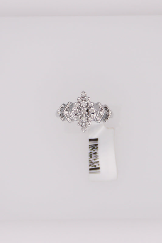 10k White Gold Diamond Ring