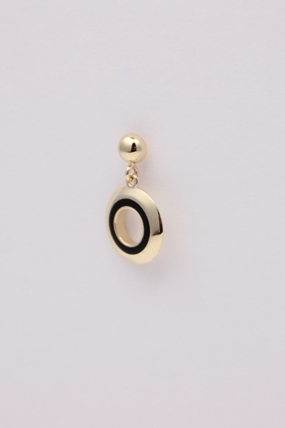 Zafrah 14k solid gold circle earrings featuring a black and white enamel inlay on a white background.