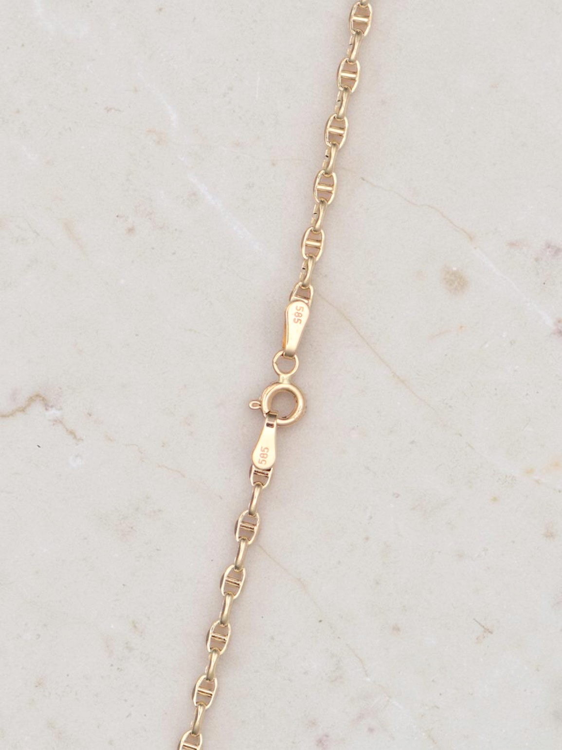Zafrah 14k yellow gold 2.5mm mariners link chain necklace featuring a secure spring ring clasp