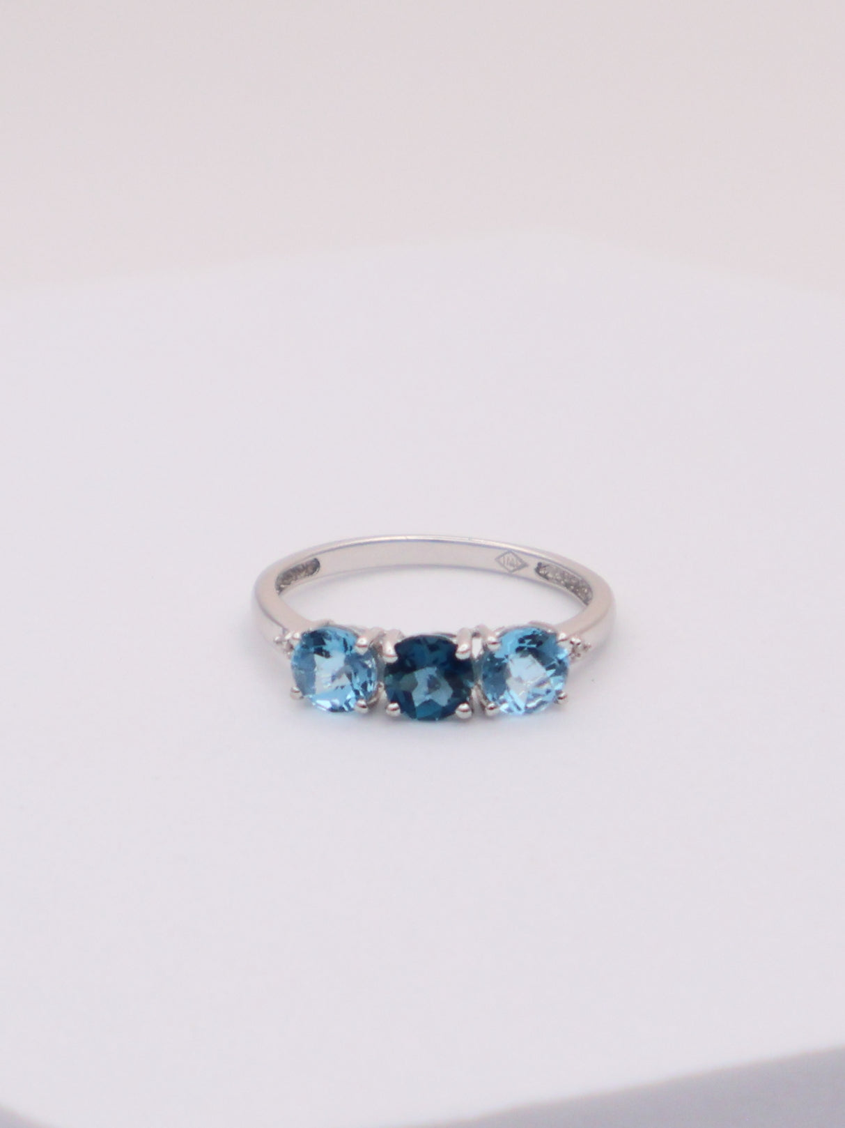 10k White Gold Blue Topaz Ring