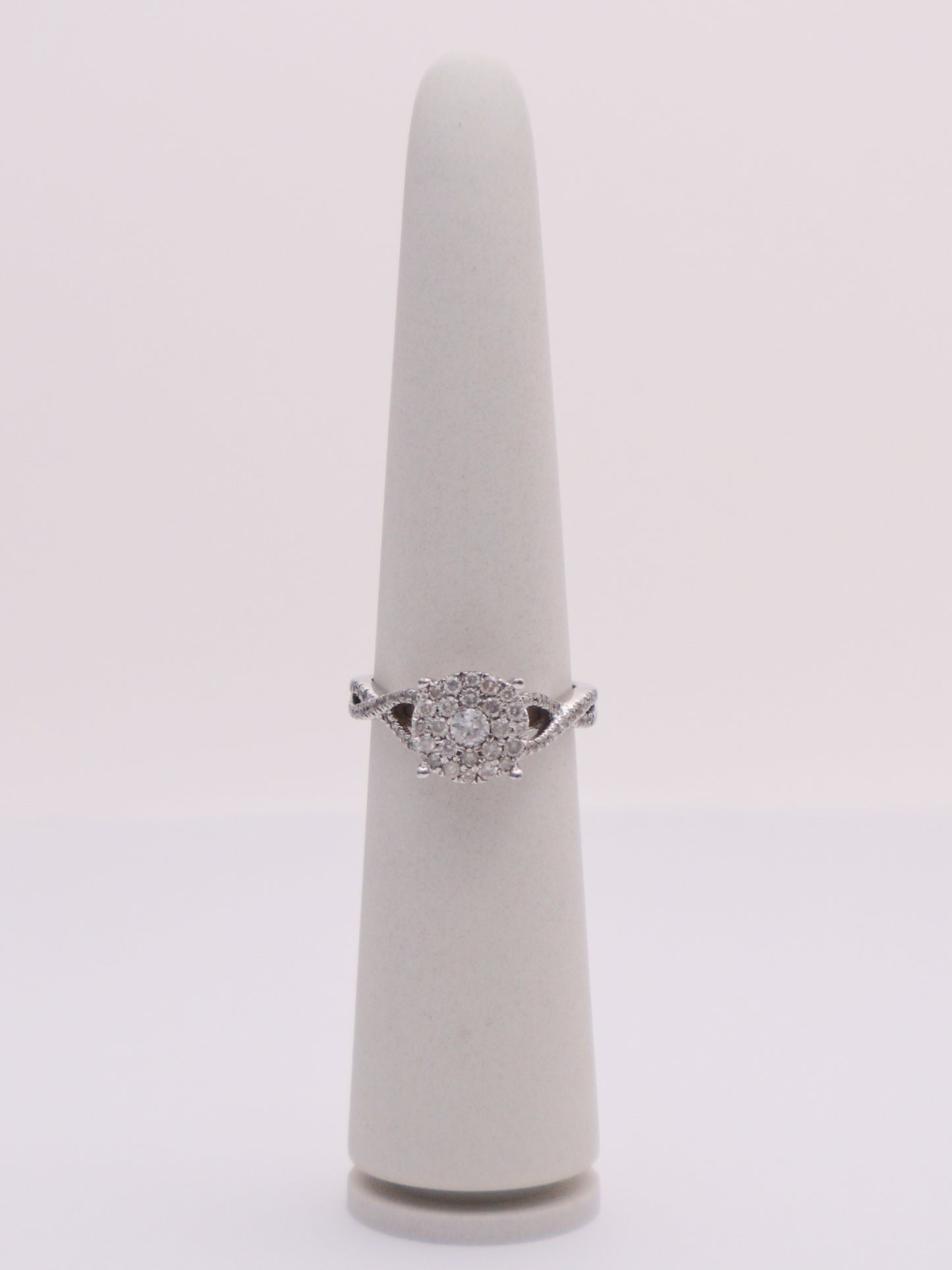 10k WG Round Diamond Cluster Ring
