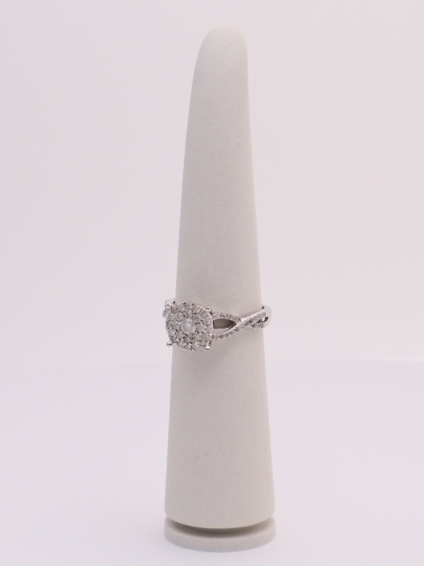 10k WG Round Diamond Cluster Ring