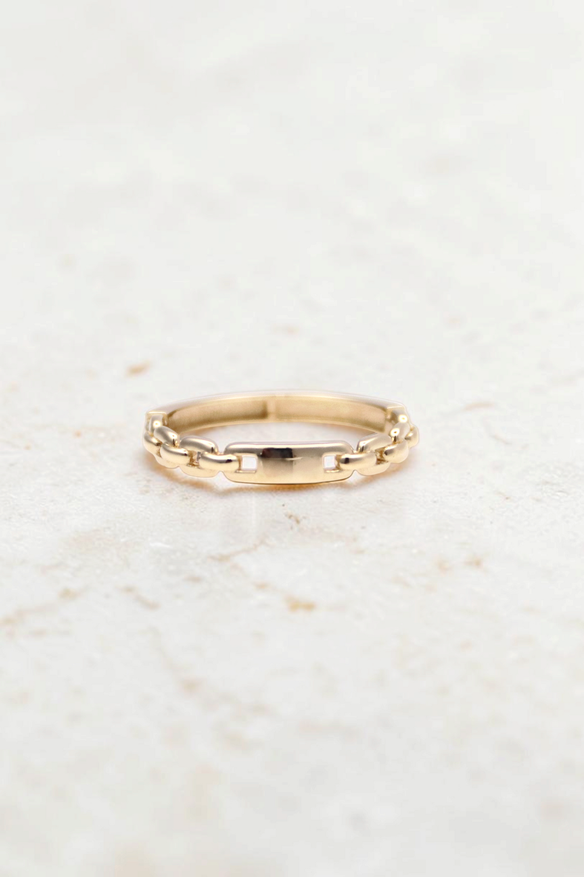 Zafrah 14k solid gold chain link ring, size 7, featuring a polished metal finish.