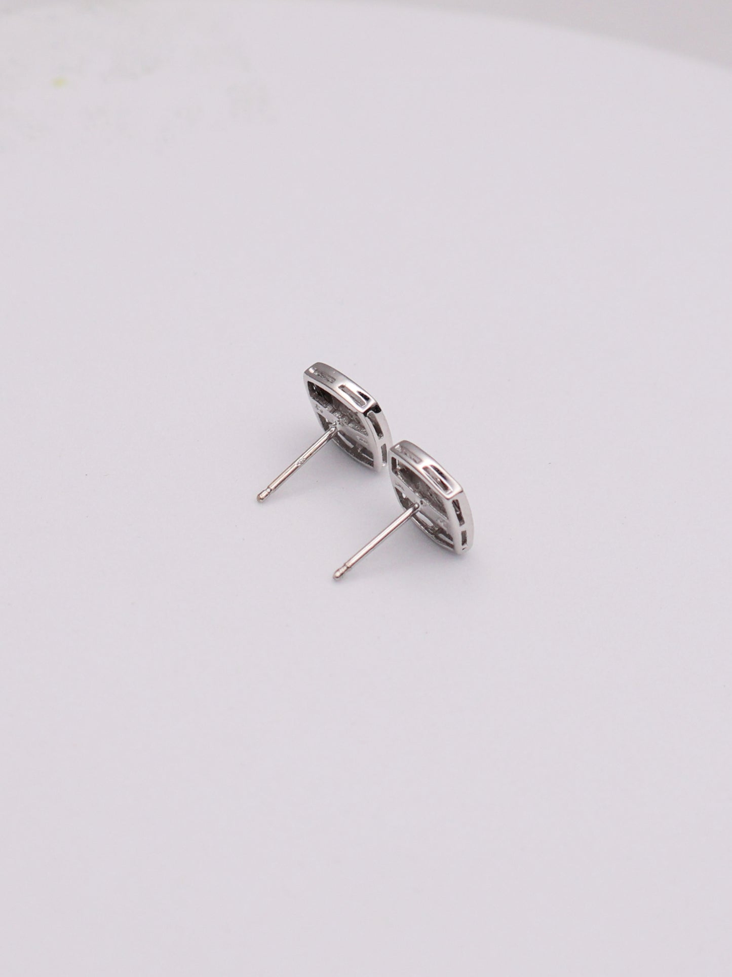 10k WG Diamond Earrings