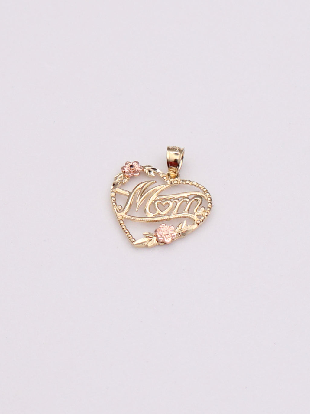 10k "Mom" Heart Pendant