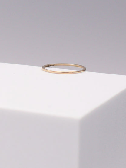 14k Thin Band Ring
