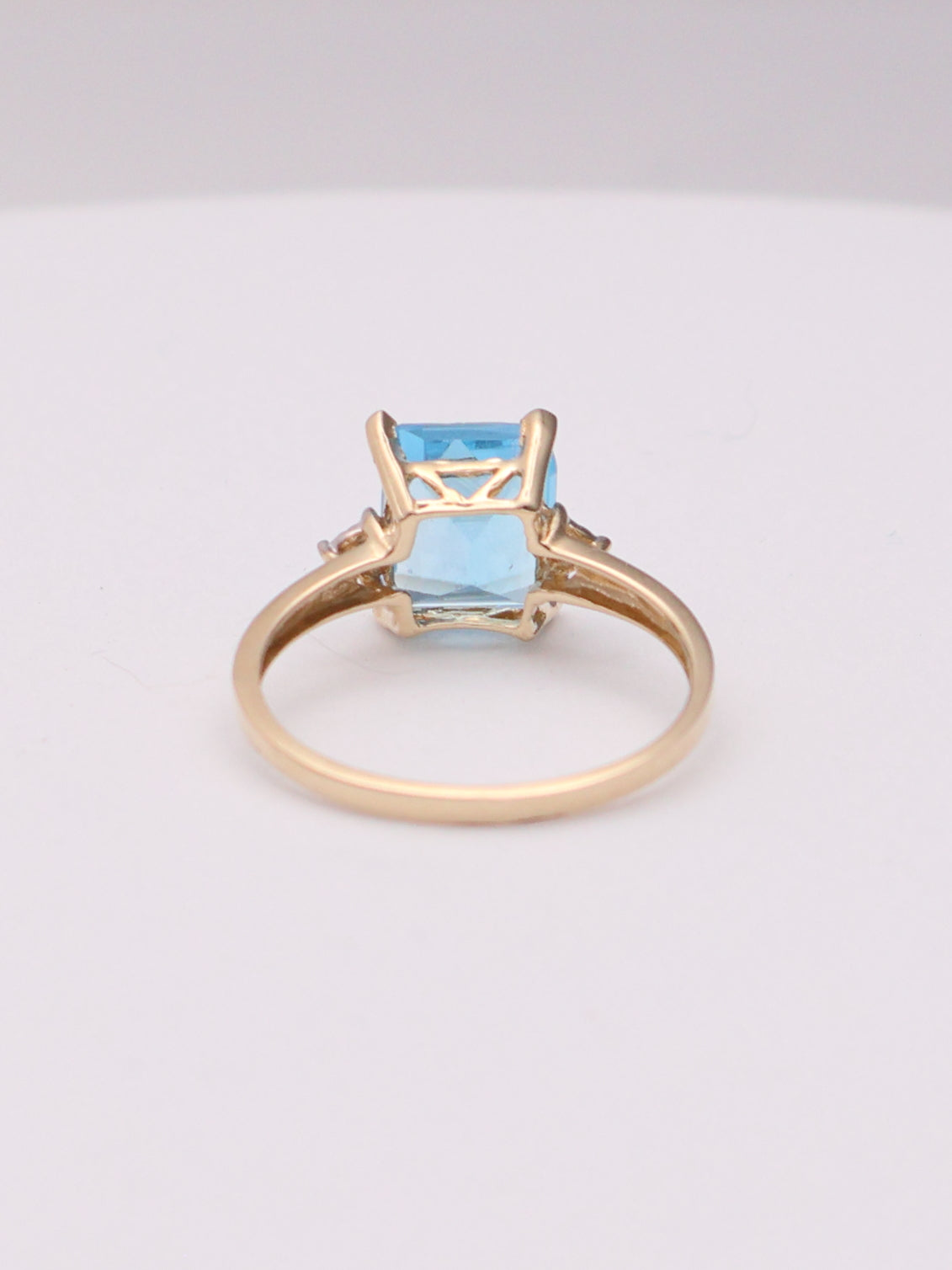 10k Aquamarine Ring