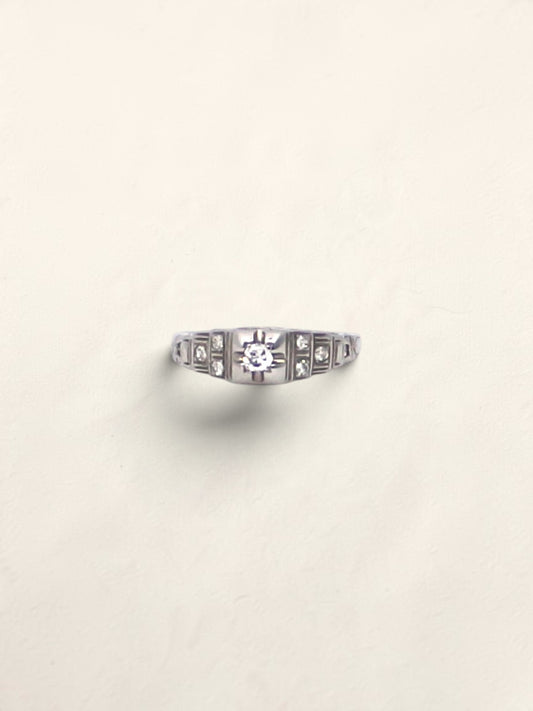18K White Gold Vintage Ring