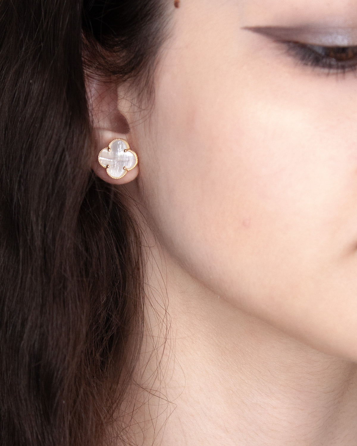 Mother of Pearl Clover Motif Earrings