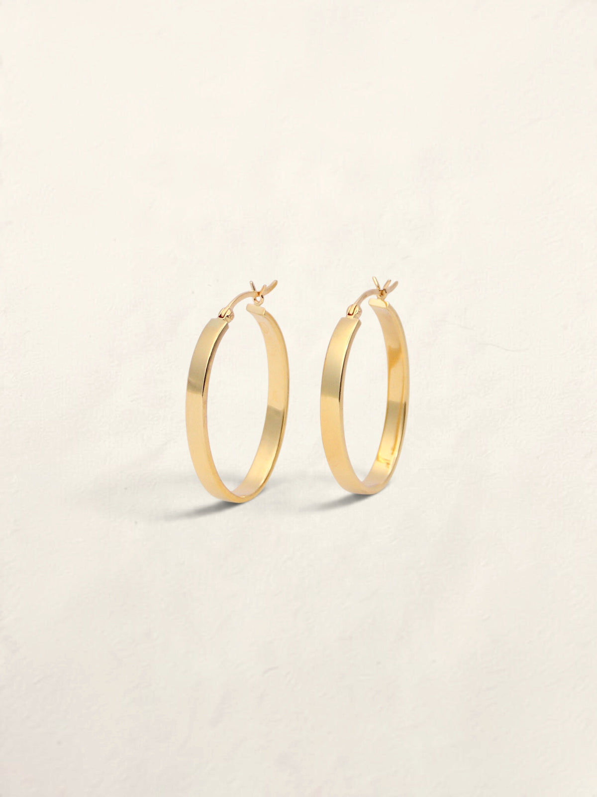 18K Yellow Gold Oval Hoops