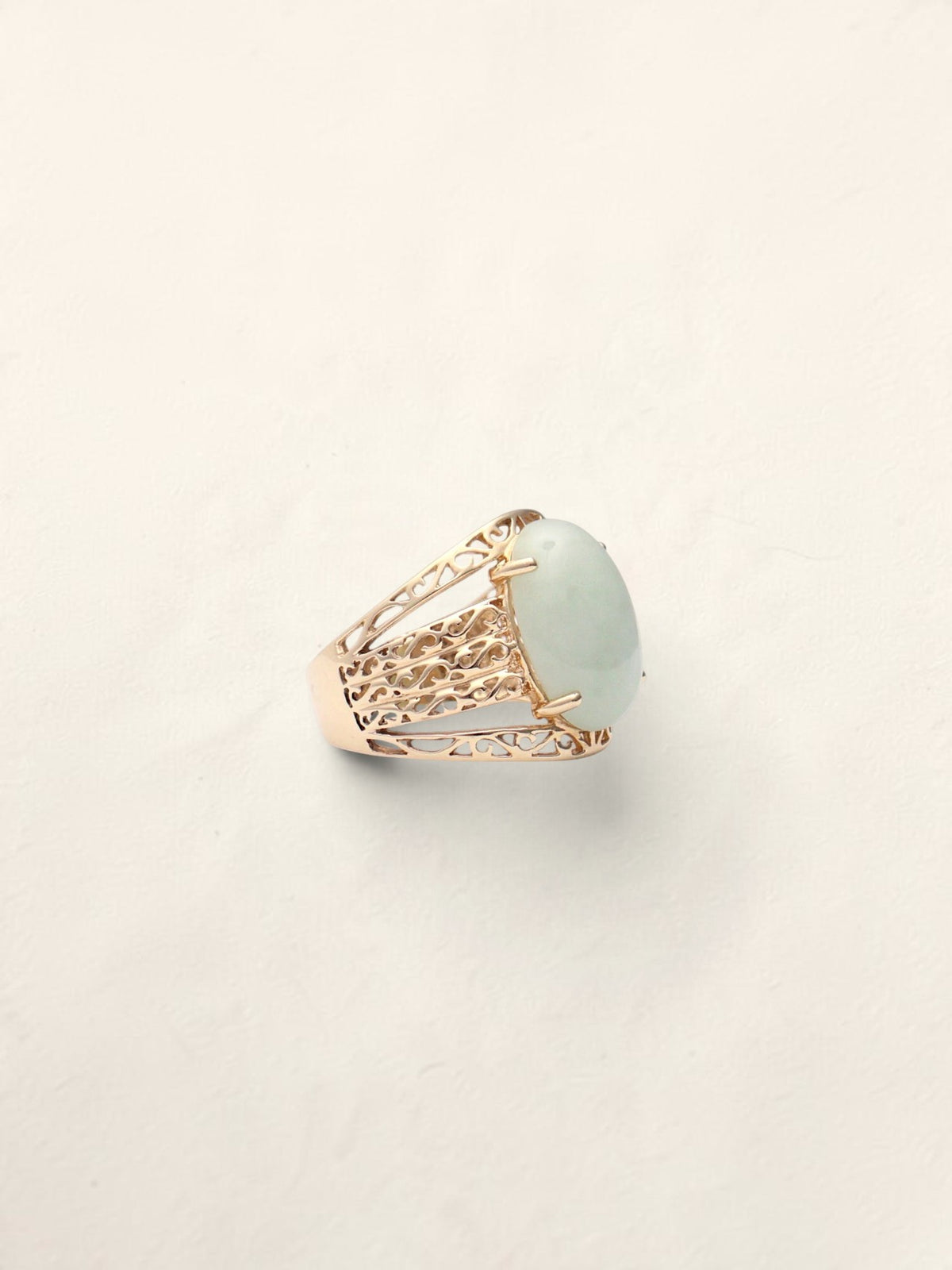 14k Oval Jade Ring