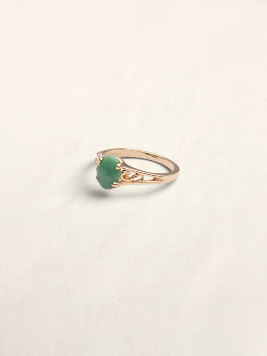 14k Oval Jade Ring
