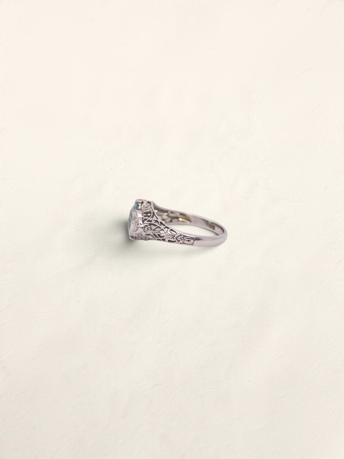 18K White Gold Vintage Aquamarine Diamond Ring