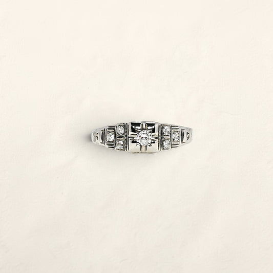 18K White Gold Vintage Ring