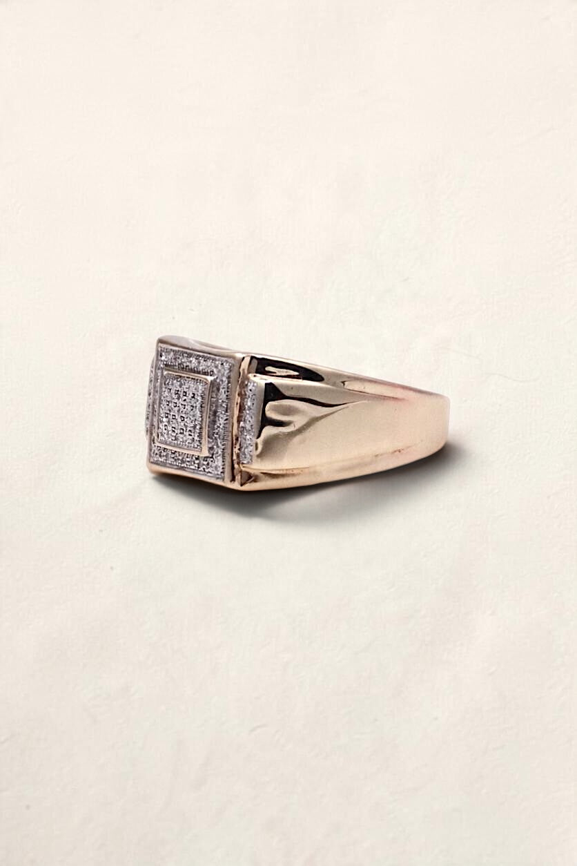 10K Graduated Moissanite Ring