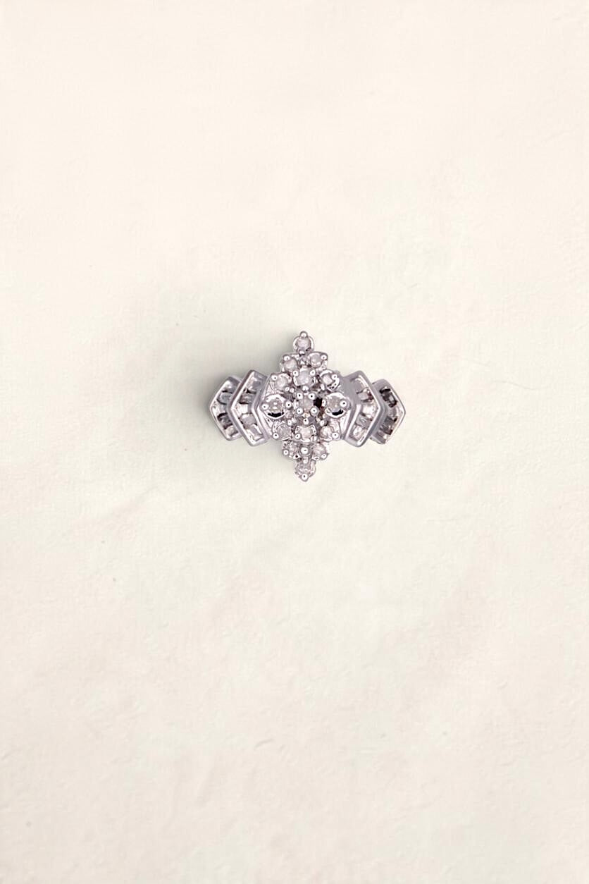 10k White Gold Diamond Cluster Ring