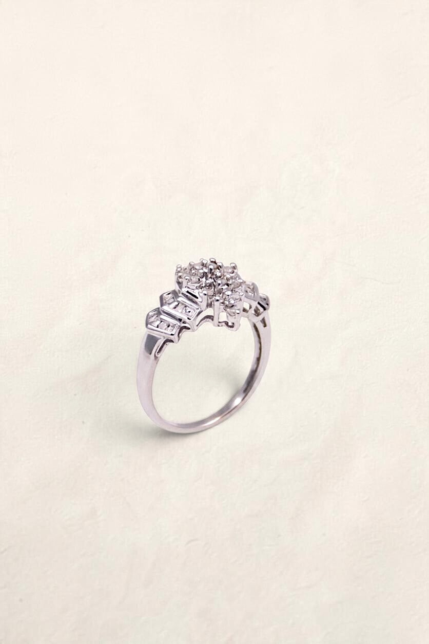 10k White Gold Diamond Cluster Ring