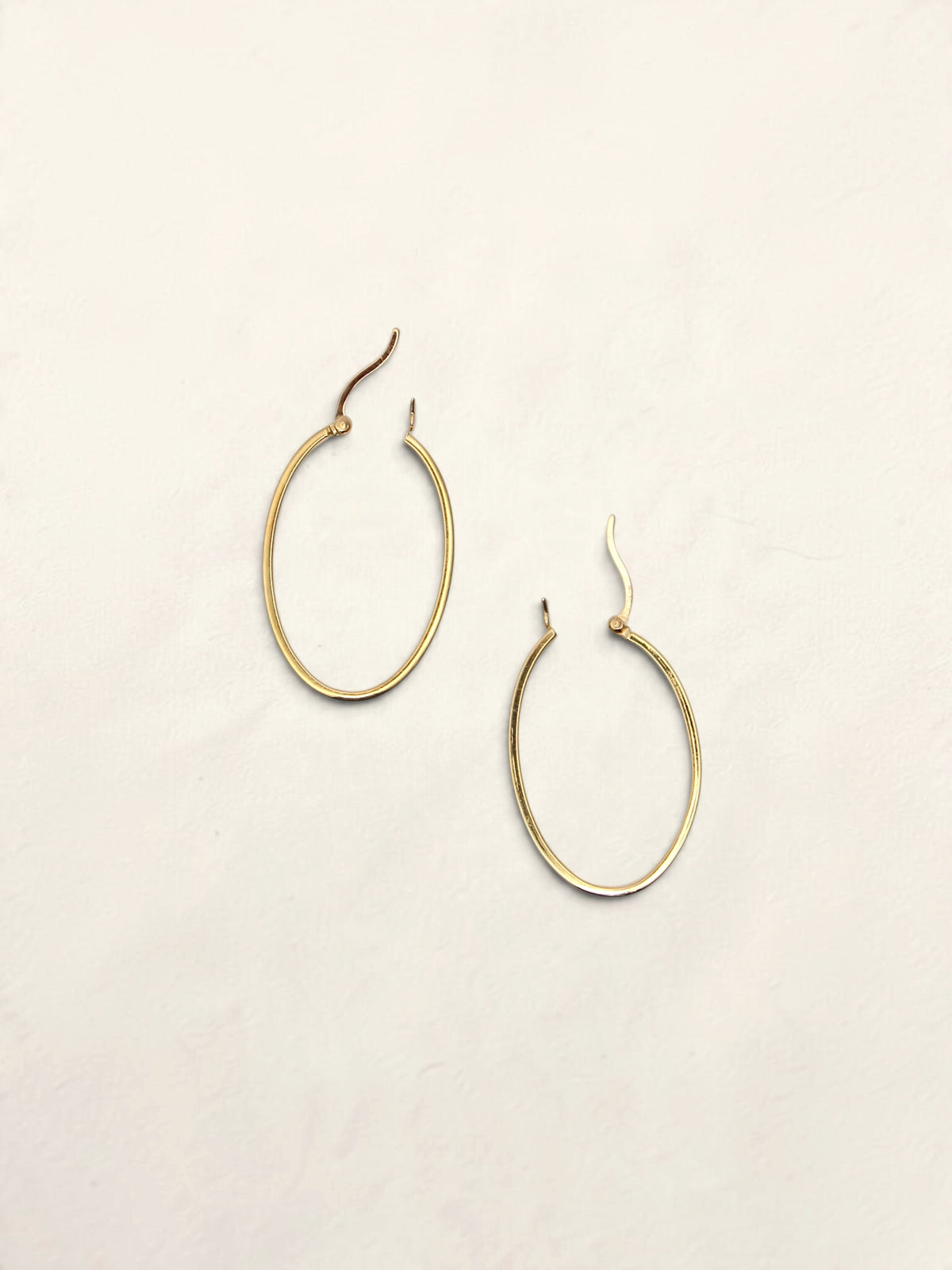 18K Yellow Gold Oval Hoops