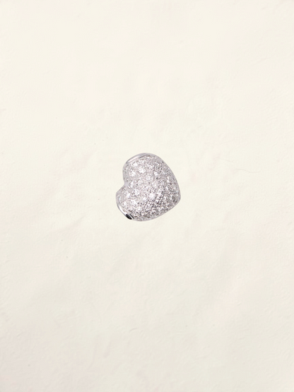 Zafrah 18K white gold heart pendant featuring a pavé diamond setting with 0.95ctw round brilliant diamonds.